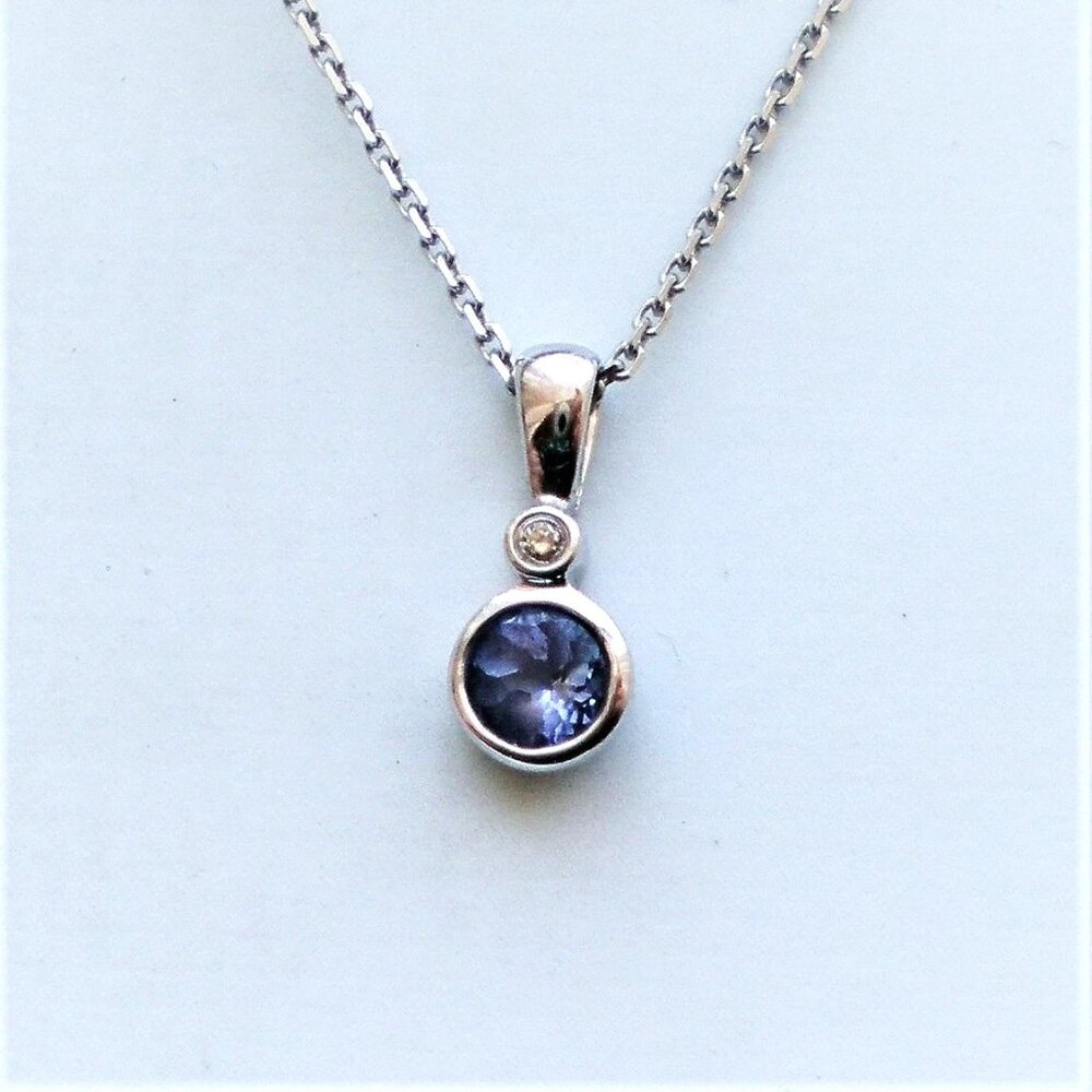 Designer Solid 14K White Gold 0.26CT Tanzanite Diamond Pendant Necklace Chain